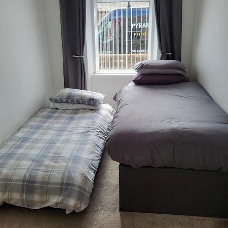 Central 2-Bedroom Bunglow With Double Sofa Bed カーヌスティ エクステリア 写真