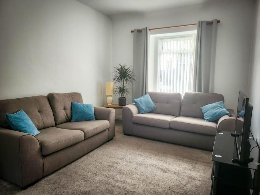 Central 2-Bedroom Bunglow With Double Sofa Bed カーヌスティ エクステリア 写真
