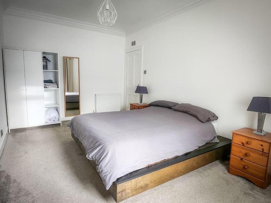 Central 2-Bedroom Bunglow With Double Sofa Bed カーヌスティ エクステリア 写真