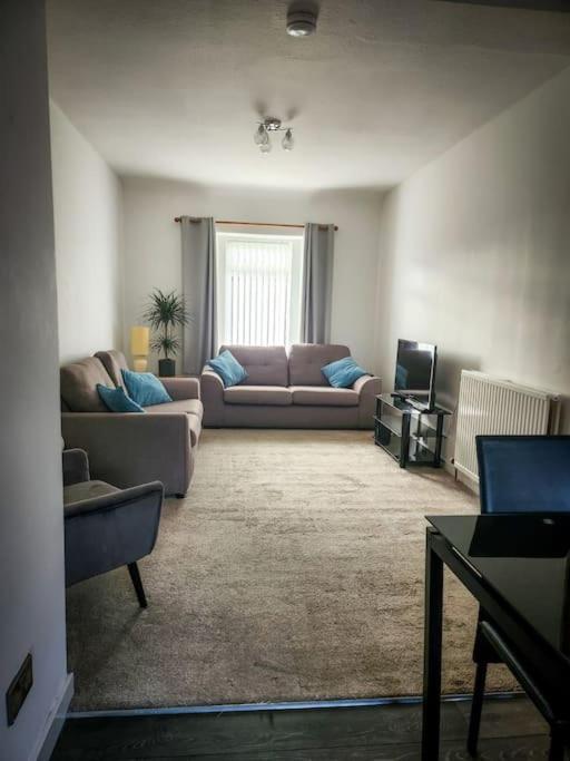 Central 2-Bedroom Bunglow With Double Sofa Bed カーヌスティ エクステリア 写真